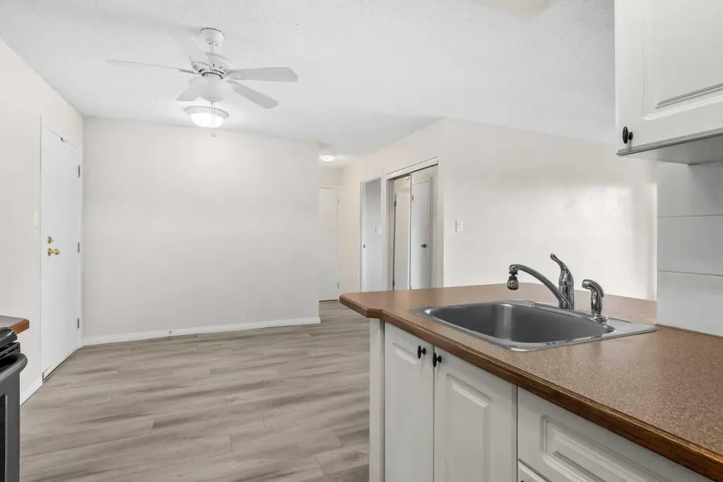 1330 15 Avenue SW Calgary AB T3C 3N7