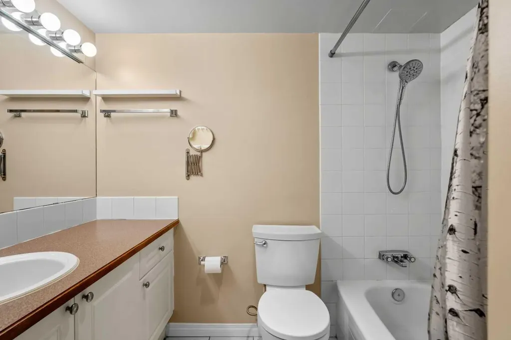 1330 15 Avenue SW Calgary AB T3C 3N7