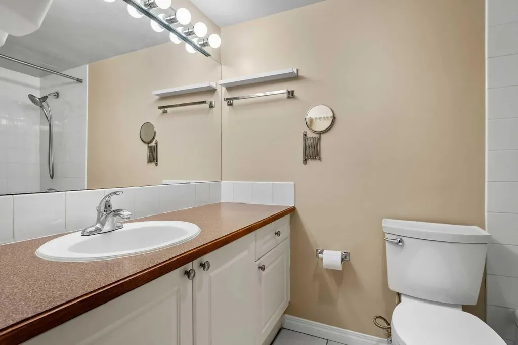 1330 15 Avenue SW Calgary AB T3C 3N7