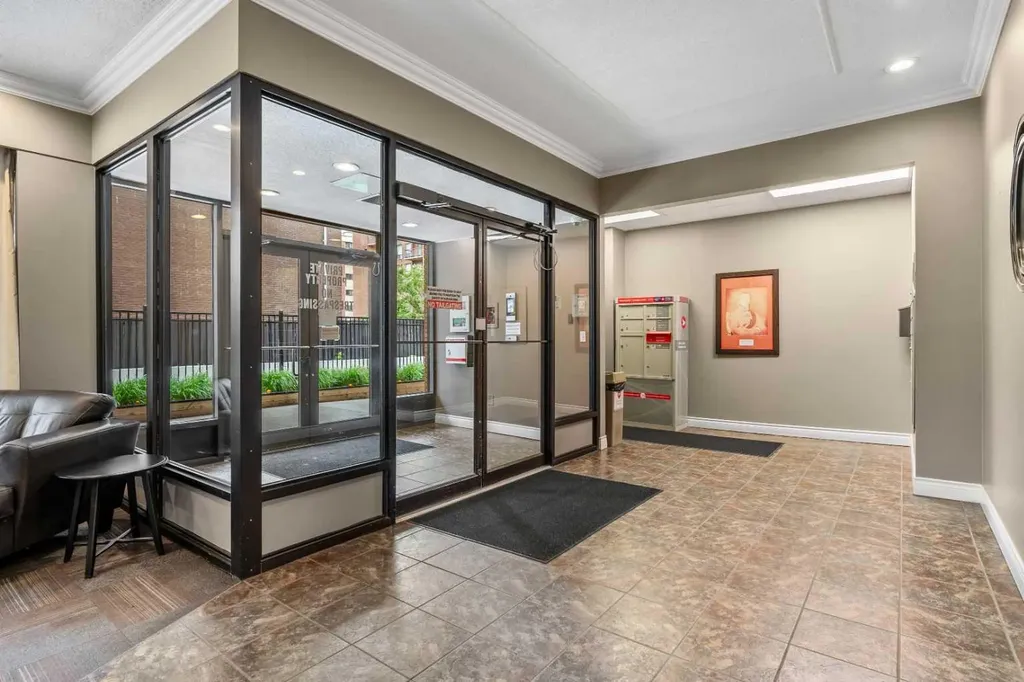 1330 15 Avenue SW Calgary AB T3C 3N7