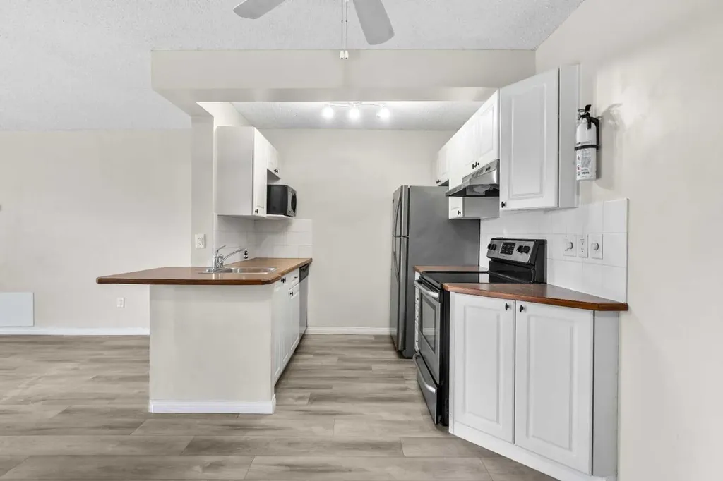 1330 15 Avenue SW Calgary AB T3C 3N7