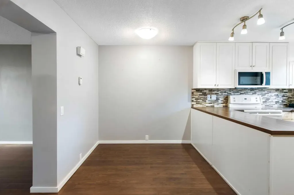 630 Sabrina Road SW Calgary AB T2W 2N7