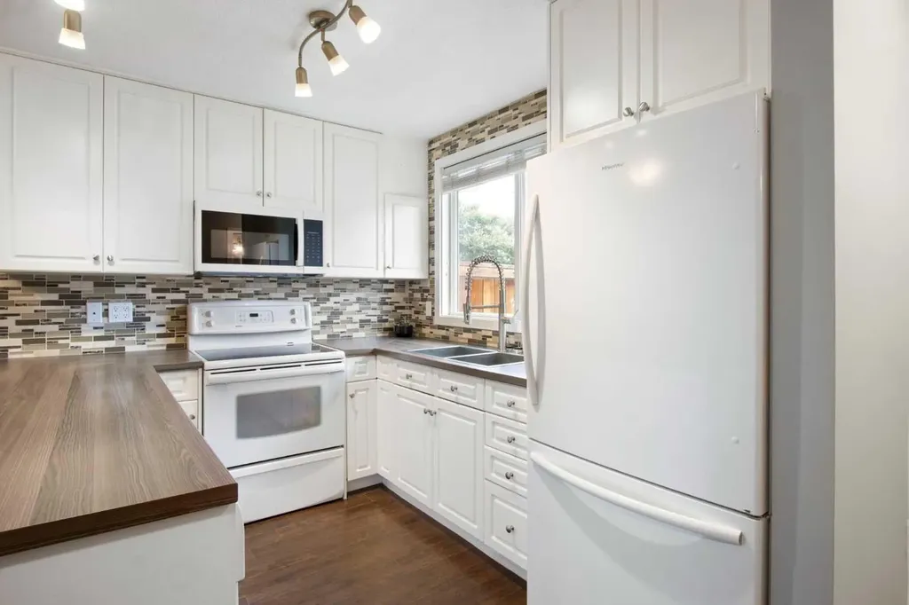 630 Sabrina Road SW Calgary AB T2W 2N7