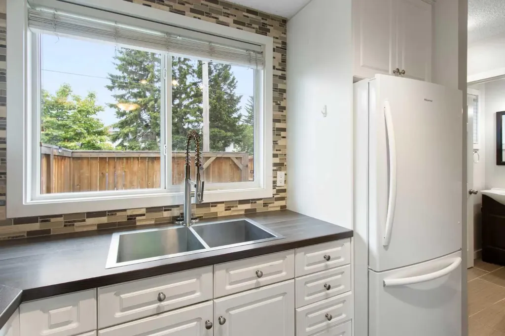 630 Sabrina Road SW Calgary AB T2W 2N7