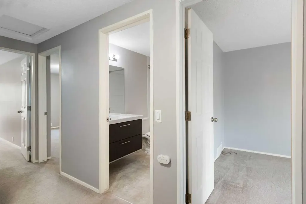 630 Sabrina Road SW Calgary AB T2W 2N7