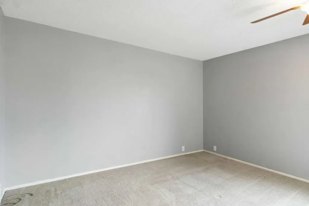 630 Sabrina Road SW Calgary AB T2W 2N7