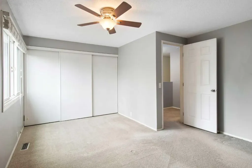 630 Sabrina Road SW Calgary AB T2W 2N7