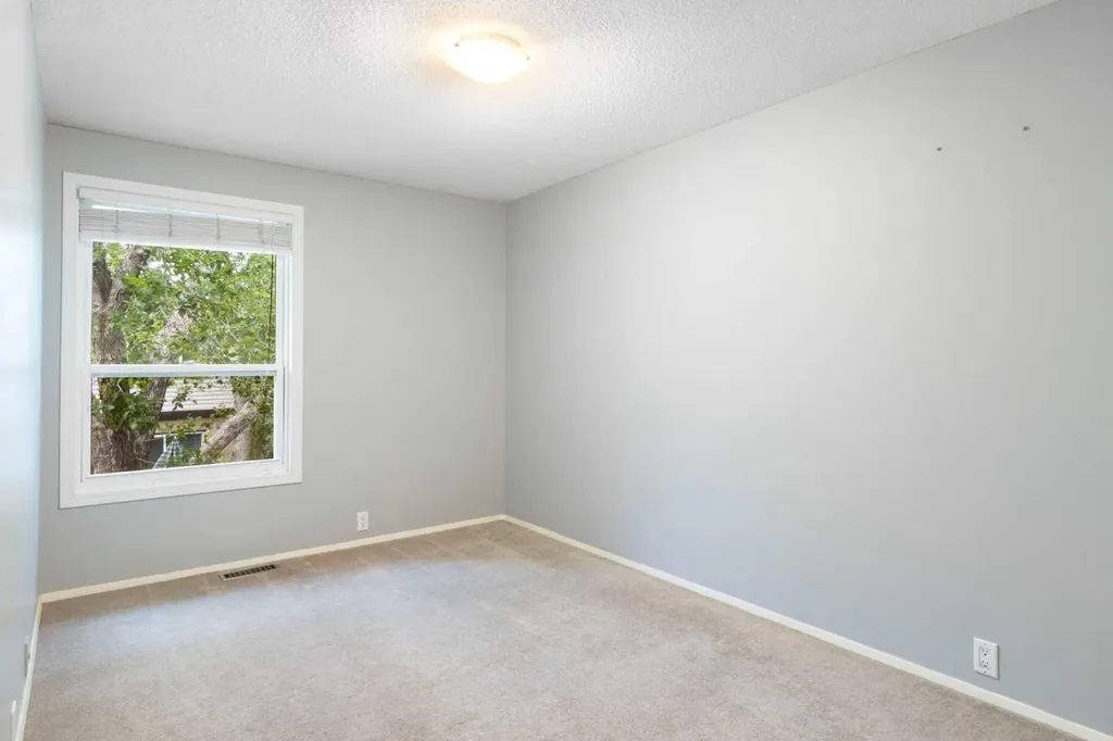 630 Sabrina Road SW Calgary AB T2W 2N7