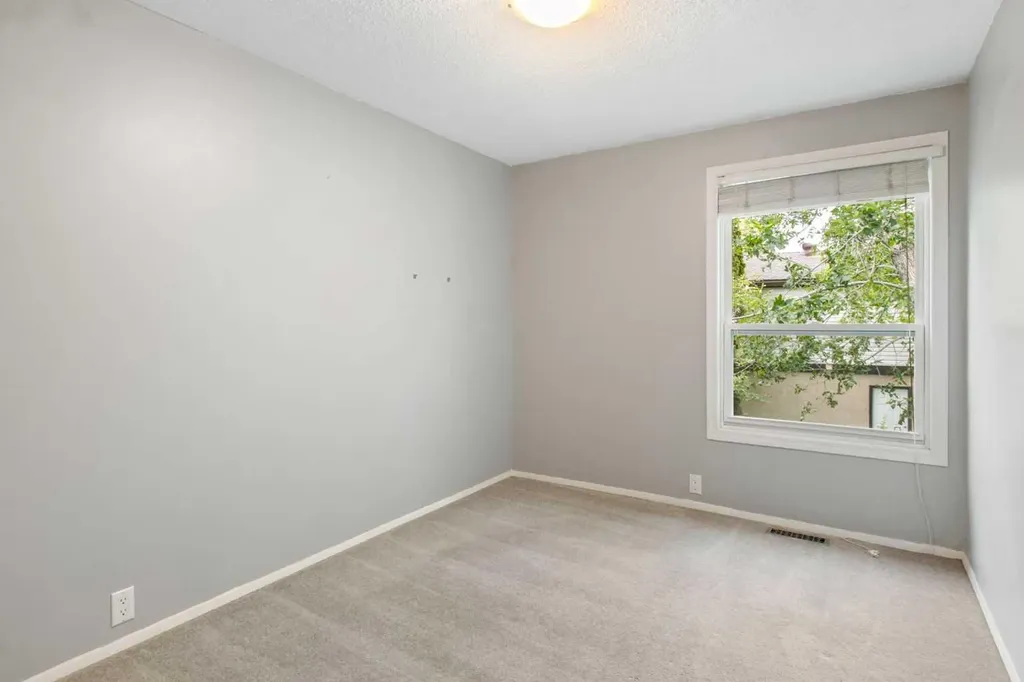 630 Sabrina Road SW Calgary AB T2W 2N7