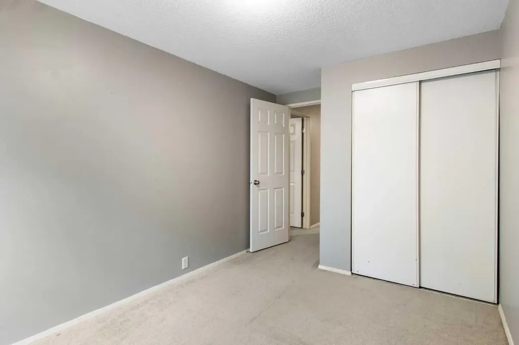 630 Sabrina Road SW Calgary AB T2W 2N7