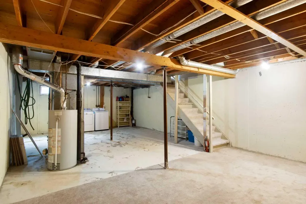 630 Sabrina Road SW Calgary AB T2W 2N7