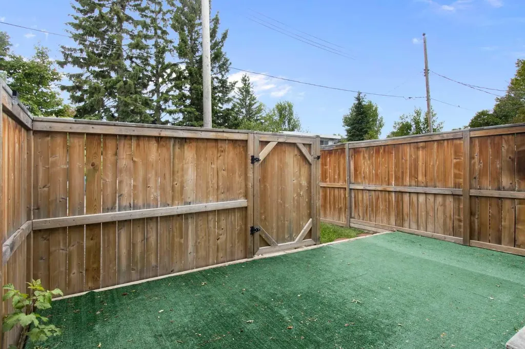 630 Sabrina Road SW Calgary AB T2W 2N7