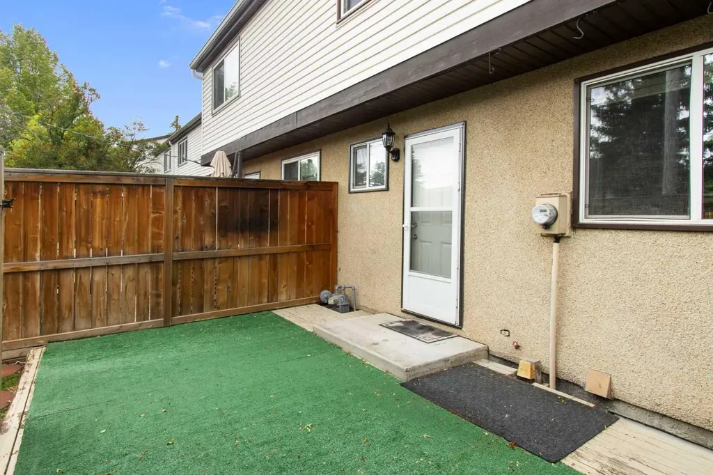 630 Sabrina Road SW Calgary AB T2W 2N7