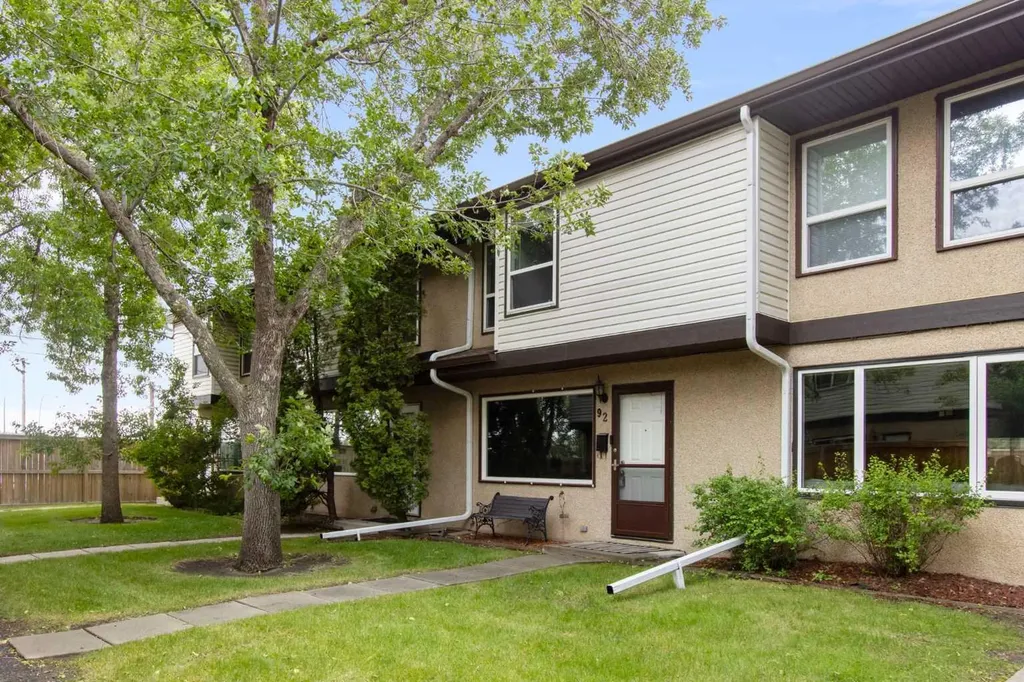 630 Sabrina Road SW Calgary AB T2W 2N7