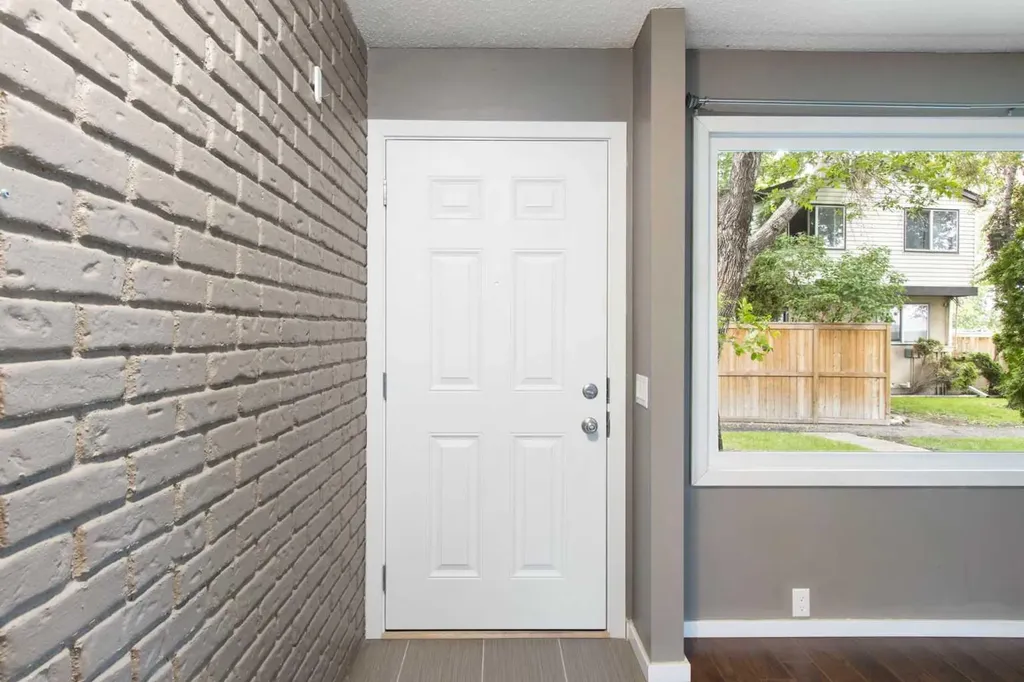 630 Sabrina Road SW Calgary AB T2W 2N7