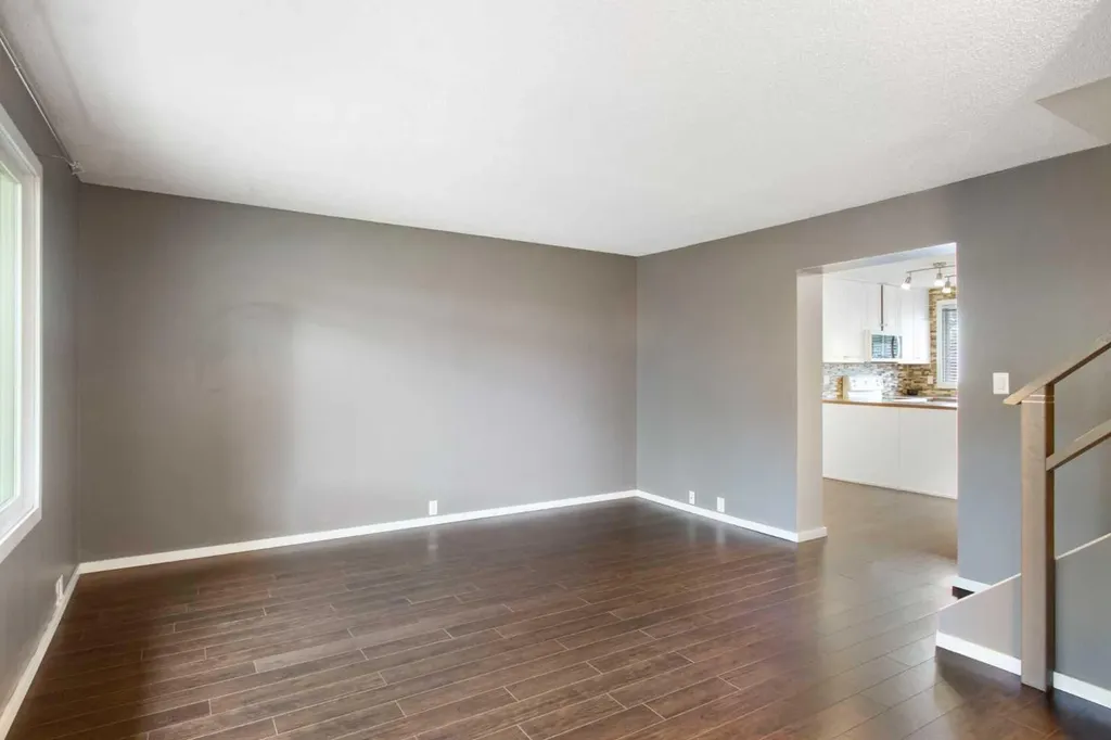 630 Sabrina Road SW Calgary AB T2W 2N7