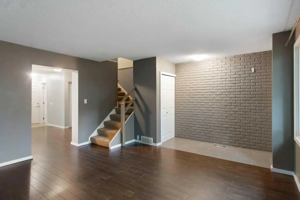 630 Sabrina Road SW Calgary AB T2W 2N7