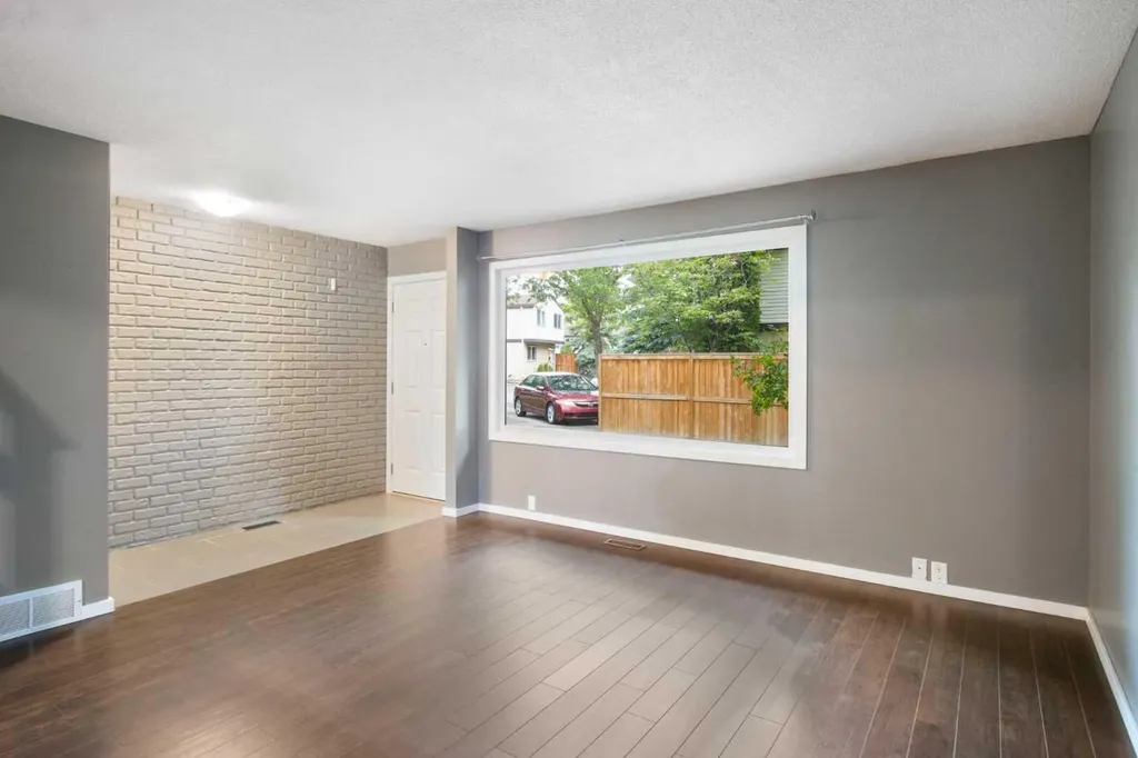 630 Sabrina Road SW Calgary AB T2W 2N7