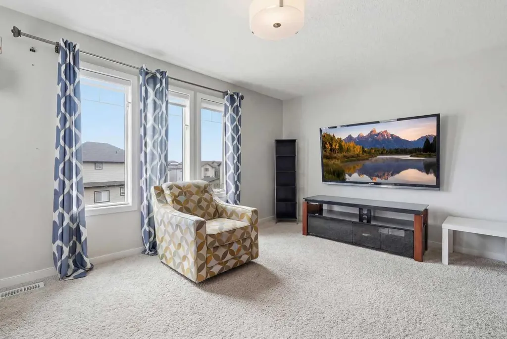 4 Panton Road NW Calgary AB T3K 0X7