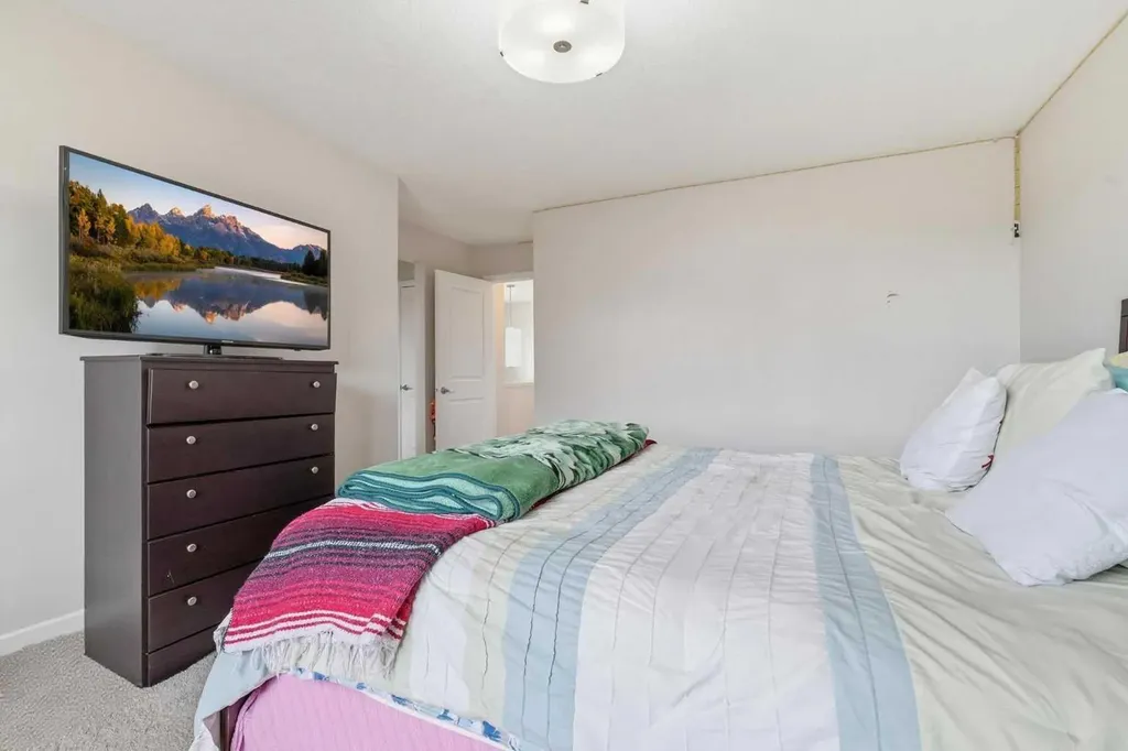 4 Panton Road NW Calgary AB T3K 0X7