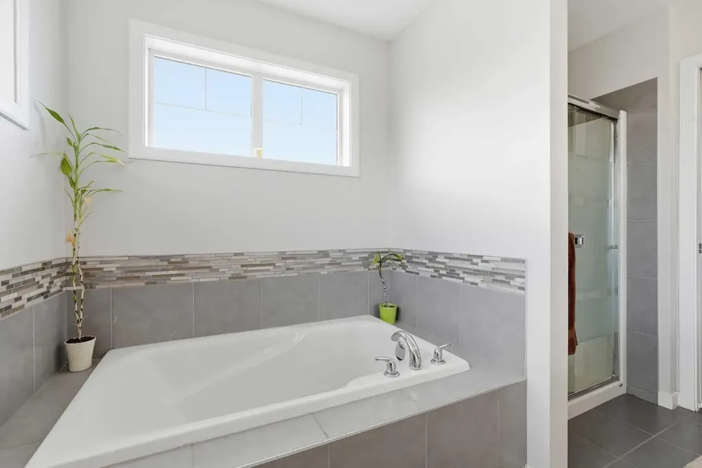 4 Panton Road NW Calgary AB T3K 0X7