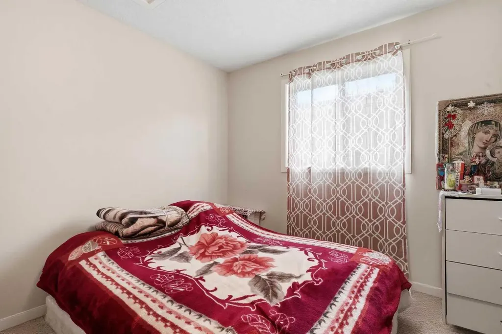 4 Panton Road NW Calgary AB T3K 0X7