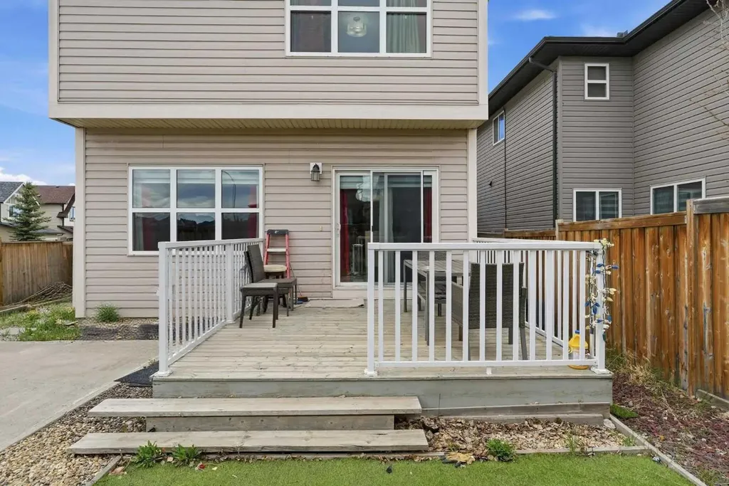 4 Panton Road NW Calgary AB T3K 0X7