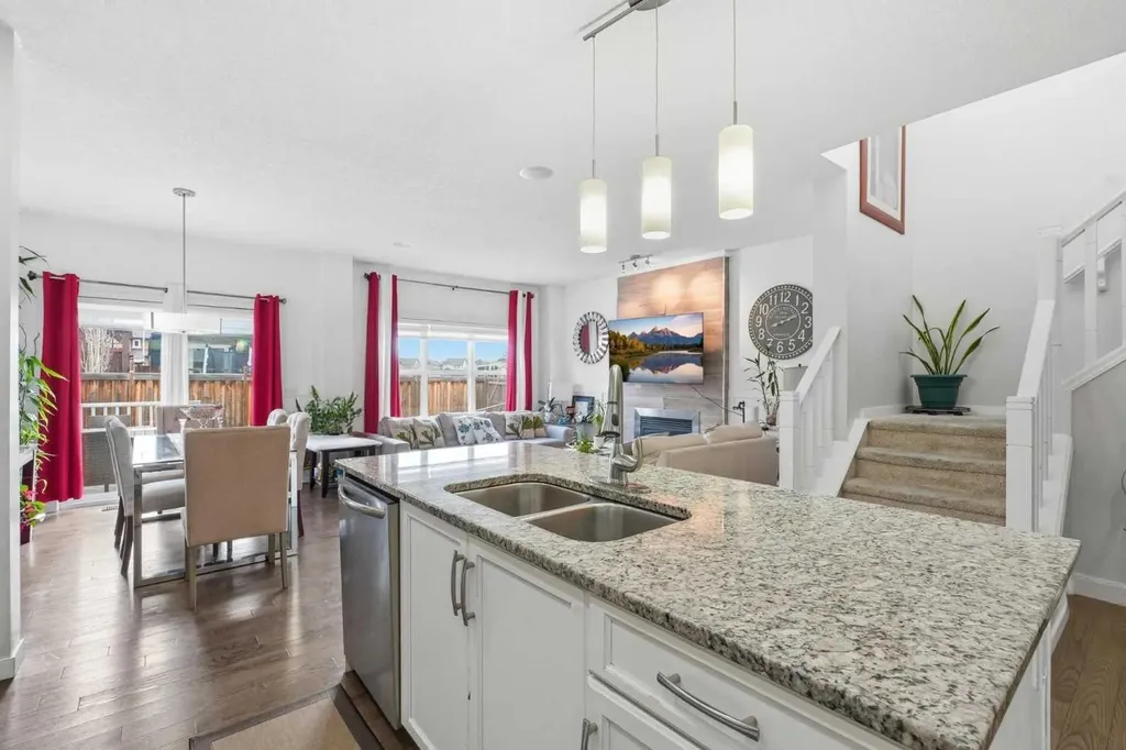 4 Panton Road NW Calgary AB T3K 0X7