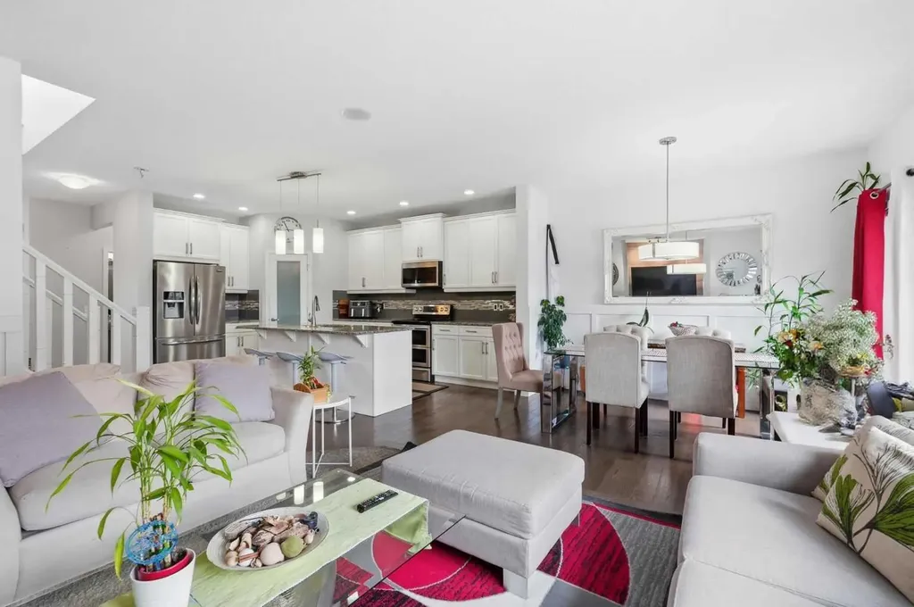 4 Panton Road NW Calgary AB T3K 0X7
