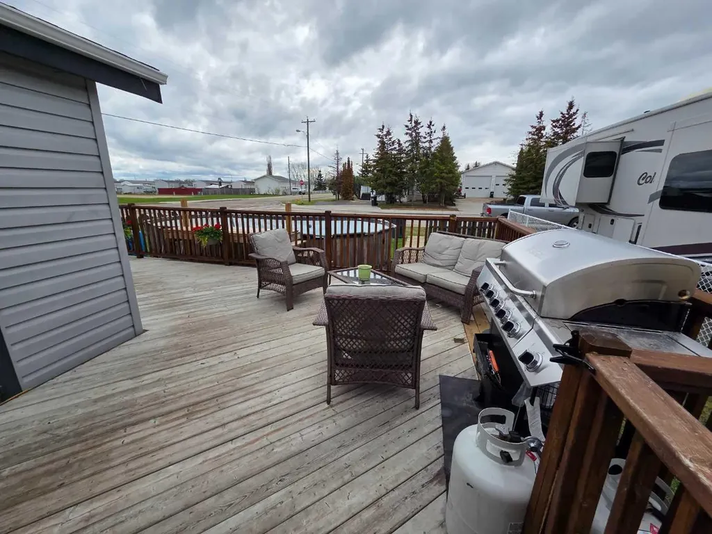 9702 104 Avenue Clairmont AB T0H 0W0