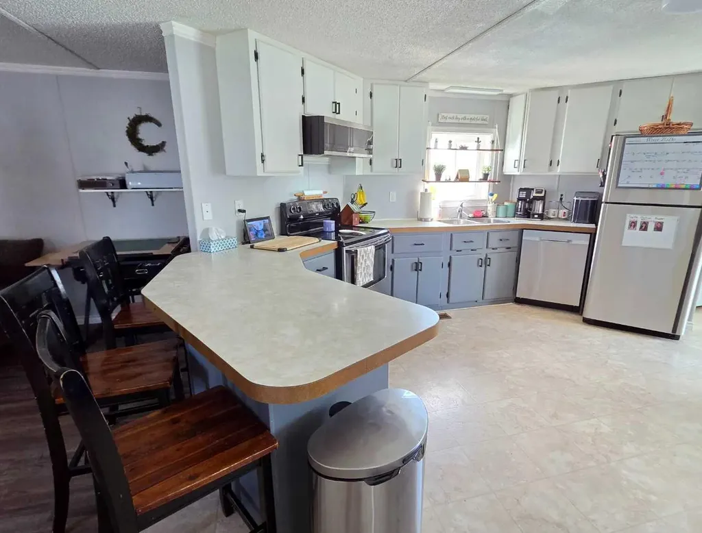 9702 104 Avenue Clairmont AB T0H 0W0