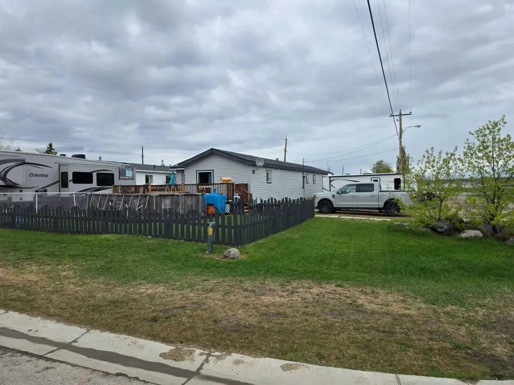 9702 104 Avenue Clairmont AB T0H 0W0