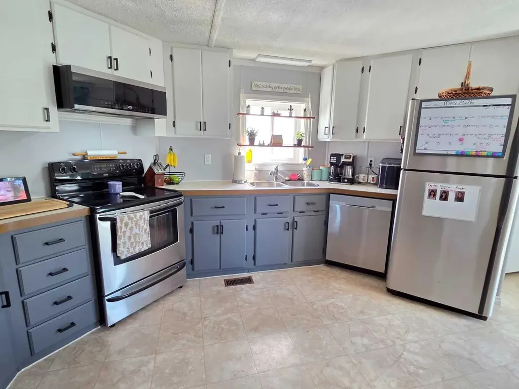 9702 104 Avenue Clairmont AB T0H 0W0