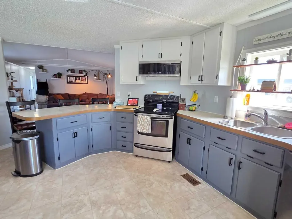 9702 104 Avenue Clairmont AB T0H 0W0