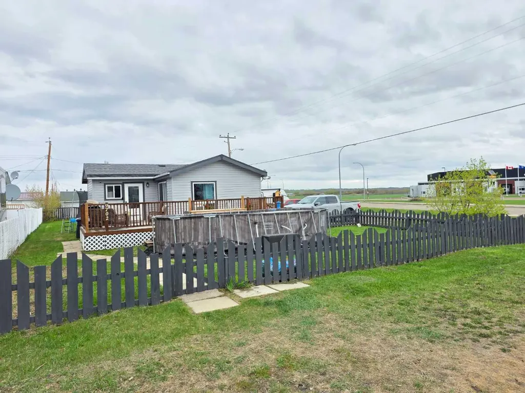 9702 104 Avenue Clairmont AB T0H 0W0