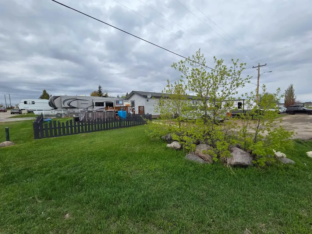 9702 104 Avenue Clairmont AB T0H 0W0