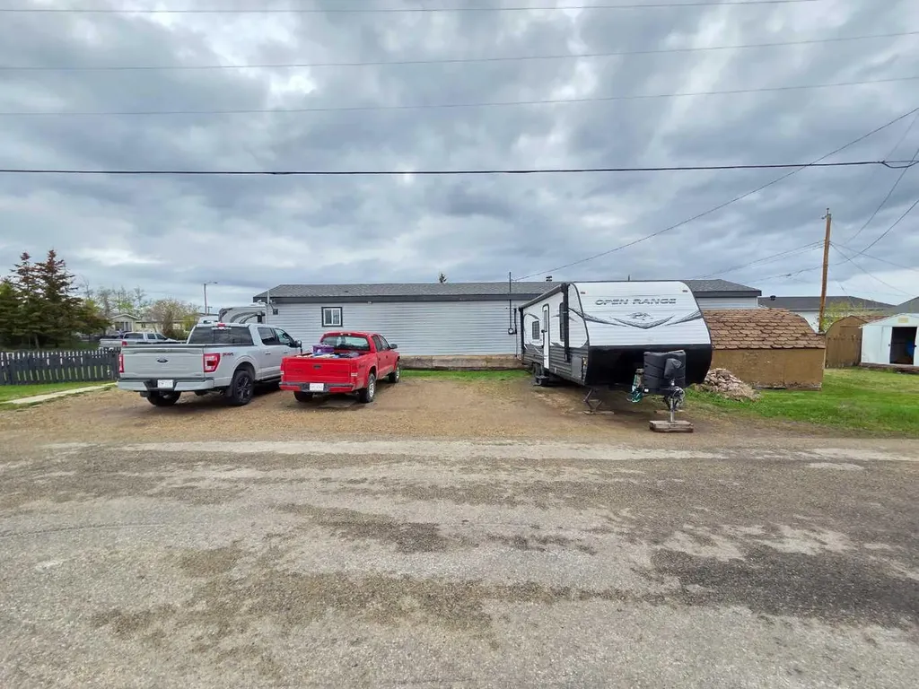9702 104 Avenue Clairmont AB T0H 0W0