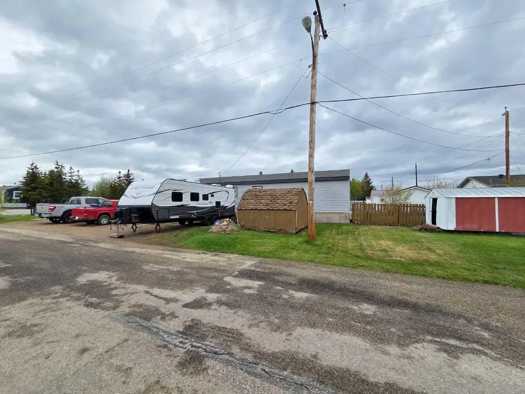 9702 104 Avenue Clairmont AB T0H 0W0