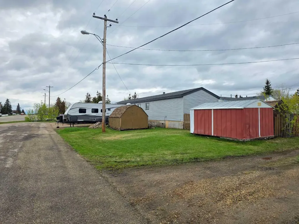 9702 104 Avenue Clairmont AB T0H 0W0