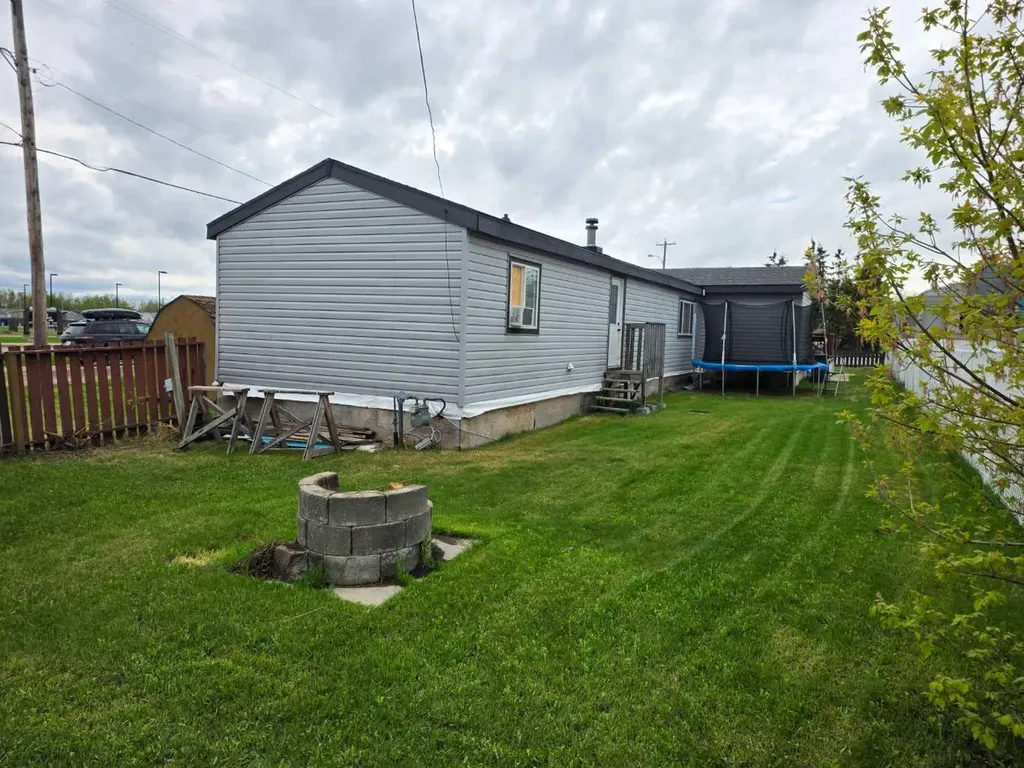9702 104 Avenue Clairmont AB T0H 0W0