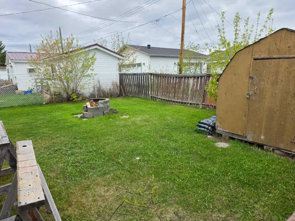 9702 104 Avenue Clairmont AB T0H 0W0