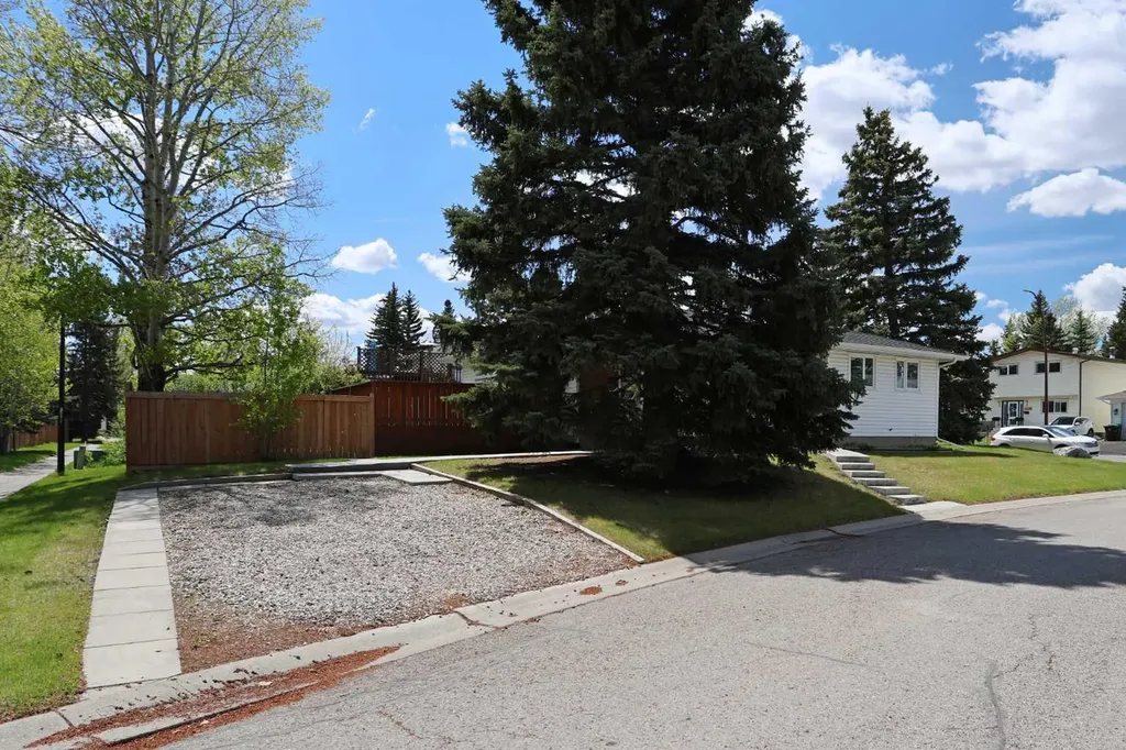 175 Brabourne Road SW Calgary AB T2W 2W2