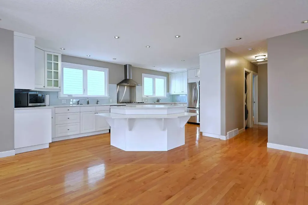 175 Brabourne Road SW Calgary AB T2W 2W2