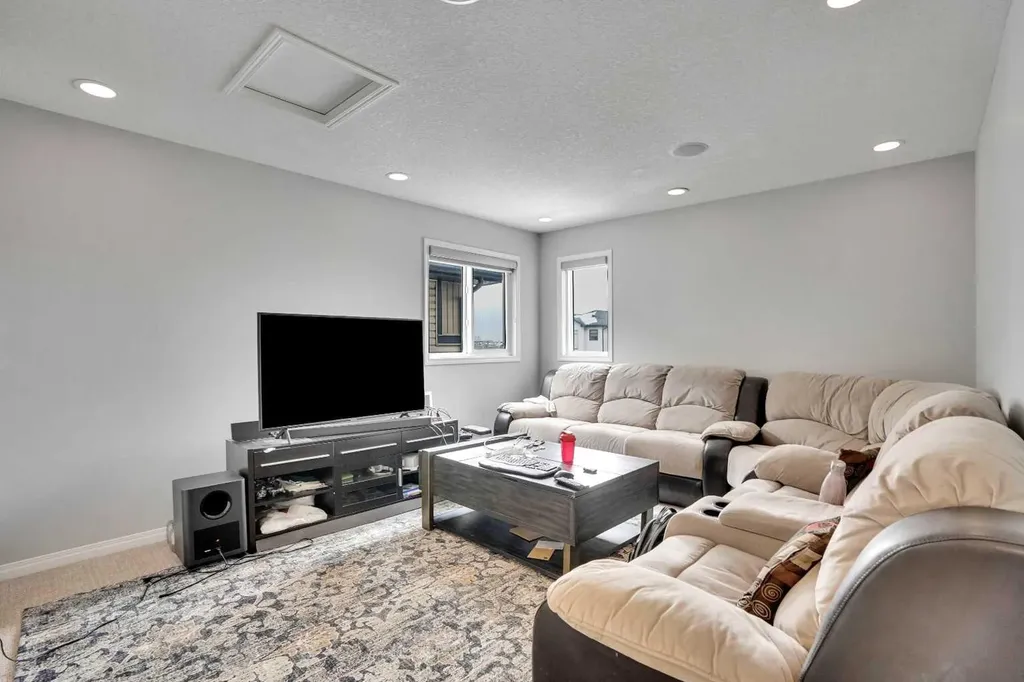 148 Savanna Close NE Calgary AB T3J 0X8