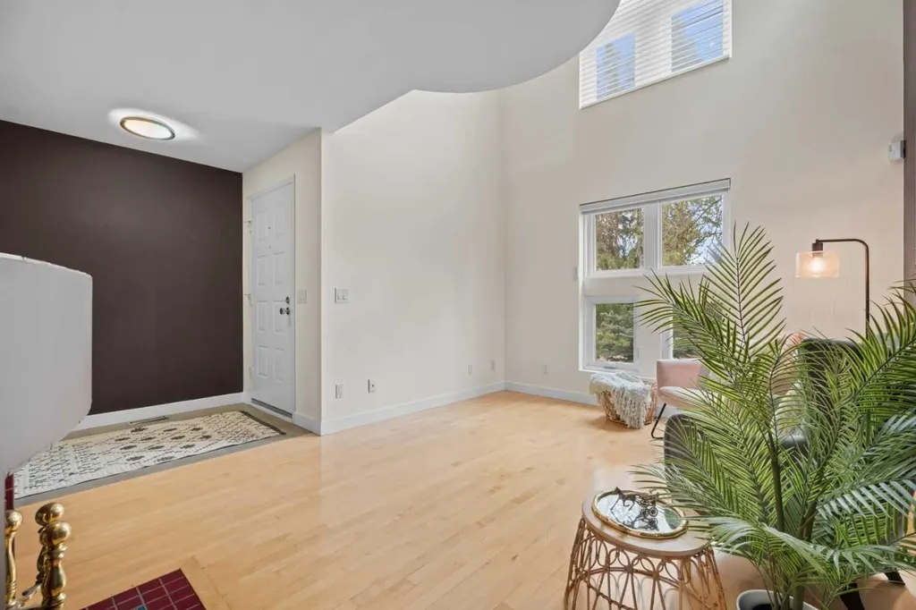 216 4 Avenue NE Calgary AB T2E 0J1