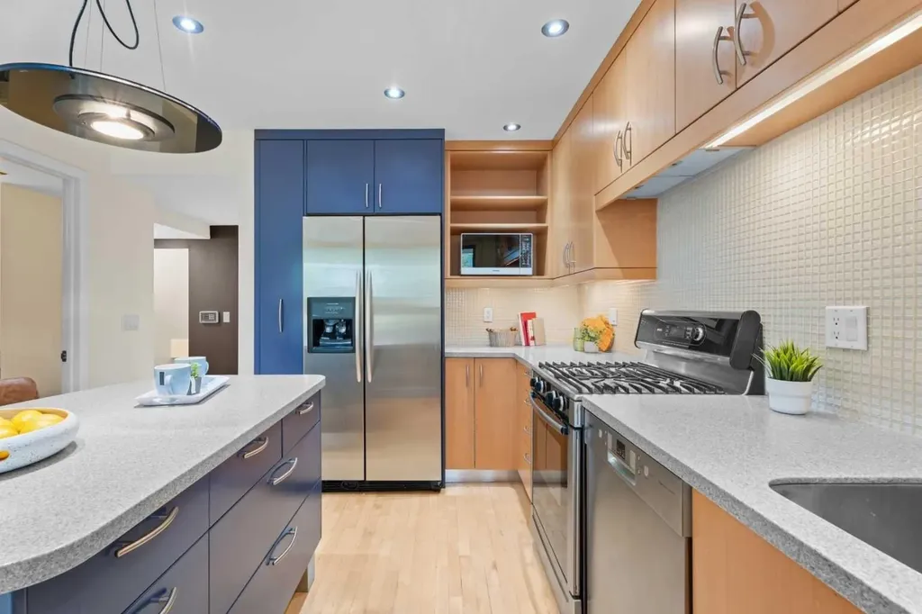 216 4 Avenue NE Calgary AB T2E 0J1
