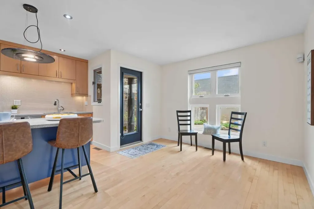 216 4 Avenue NE Calgary AB T2E 0J1