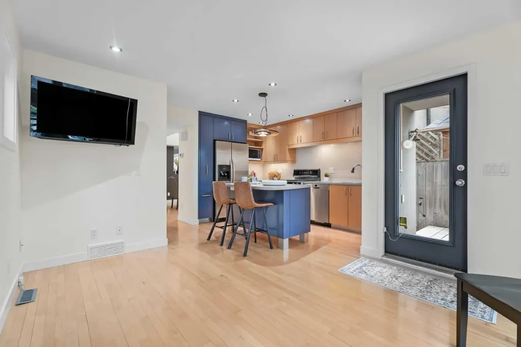 216 4 Avenue NE Calgary AB T2E 0J1