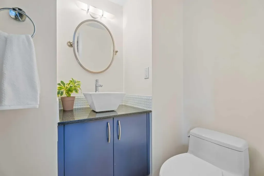 216 4 Avenue NE Calgary AB T2E 0J1