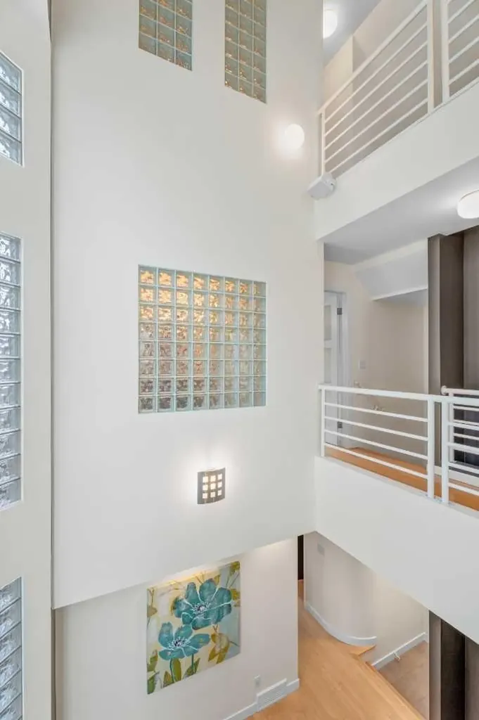 216 4 Avenue NE Calgary AB T2E 0J1
